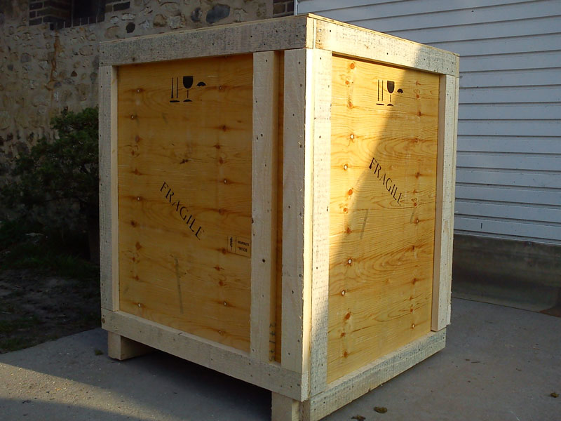 Caisse en bois sur mesure, fabriquée à partir de matériaux de qualité, conforme aux normes NIMP15 et adaptée à toutes industries.